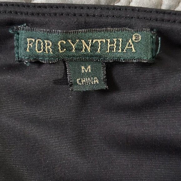 Black short stretch capris w/X eyelets on outer leg, size M - Picture 6 of 7